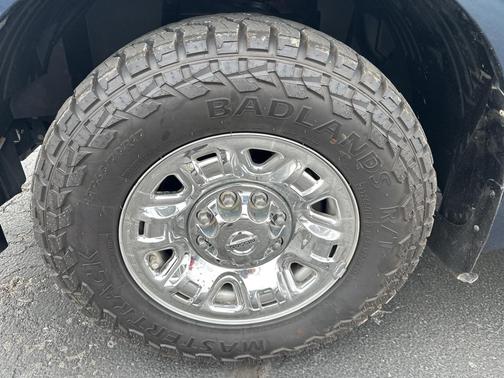 2018 Nissan NV Passenger NV3500 HD SL V8