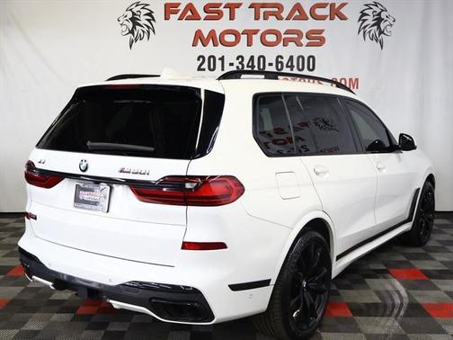 2022 BMW X7 M50i