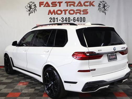 2022 BMW X7 M50i
