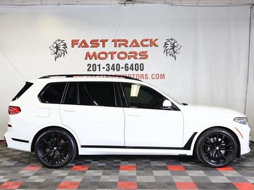 2022 BMW X7 M50i