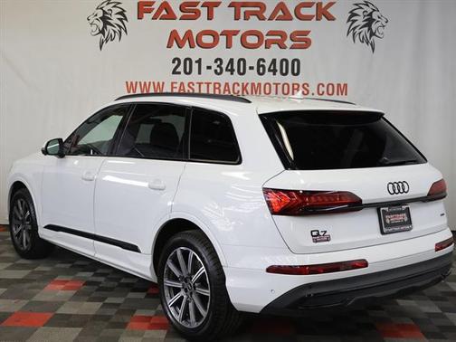 2022 Audi Q7 45 Premium Plus