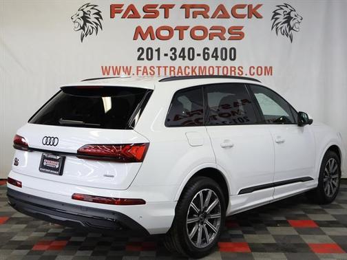 2022 Audi Q7 45 Premium Plus