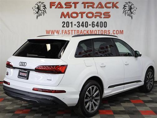 2022 Audi Q7 45 Premium Plus