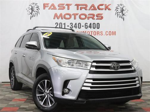 Celestial Silver Metallic 2018 Toyota Highlander XLE
