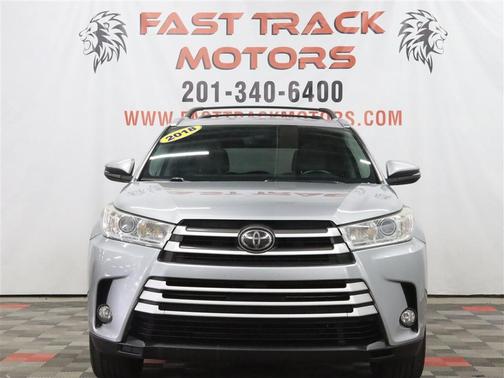 Celestial Silver Metallic 2018 Toyota Highlander XLE