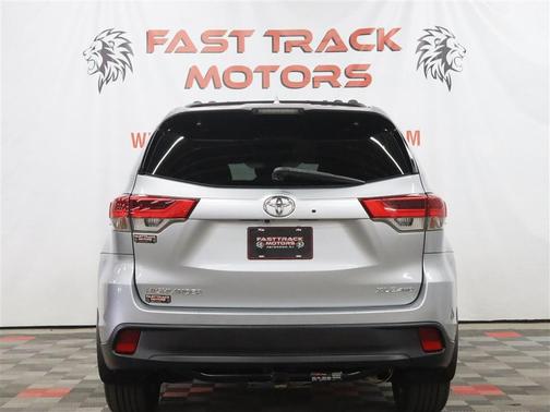 Celestial Silver Metallic 2018 Toyota Highlander XLE