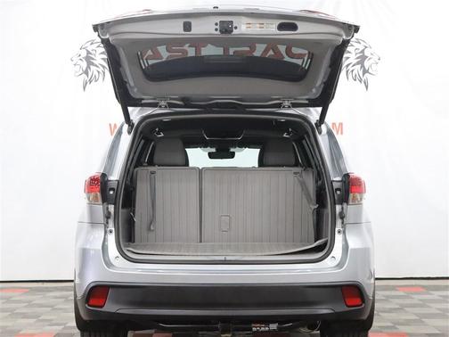 Celestial Silver Metallic 2018 Toyota Highlander XLE