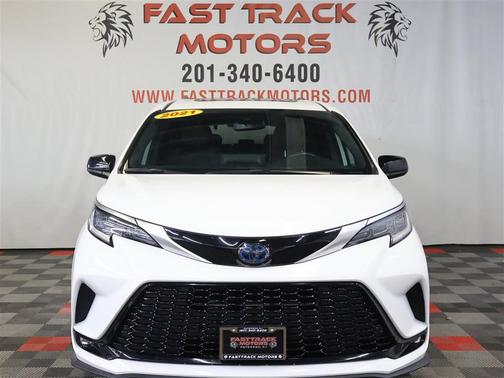 2021 Toyota Sienna XSE 7 Passenger