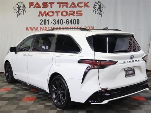 2021 Toyota Sienna XSE 7 Passenger