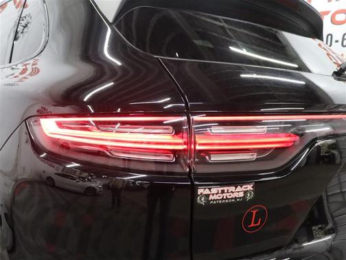 BLACK 2021 Porsche Cayenne Cayenne