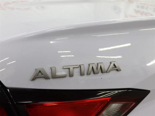 2024 Nissan Altima SR FWD