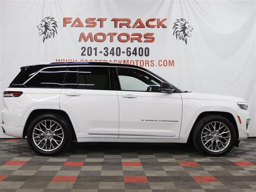 2022 Jeep Grand Cherokee Summit