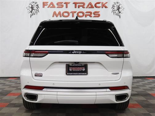 2022 Jeep Grand Cherokee Summit