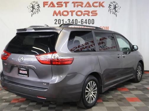 2020 Toyota Sienna XLE