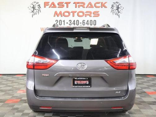 2020 Toyota Sienna XLE