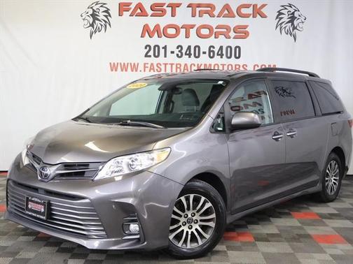 2020 Toyota Sienna XLE