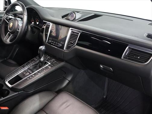 2018 Porsche Macan Base