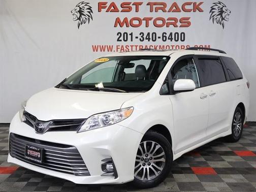 2020 Toyota Sienna XLE