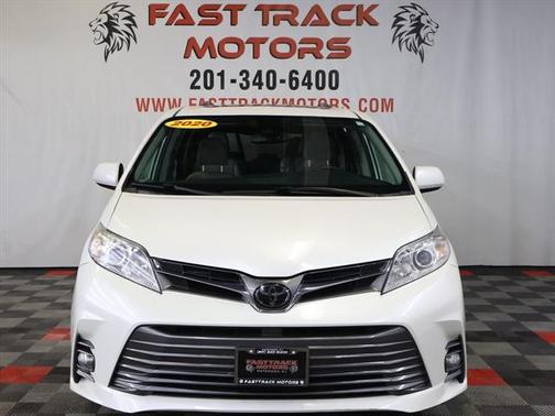 2020 Toyota Sienna XLE