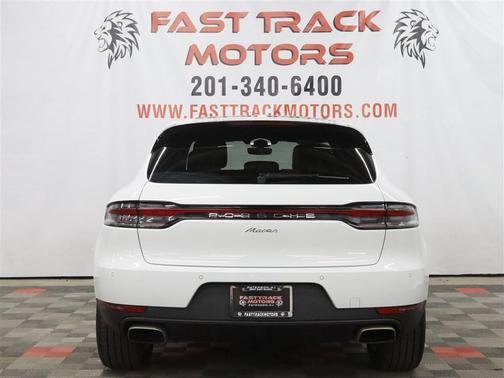 WHITE 2019 Porsche Macan T