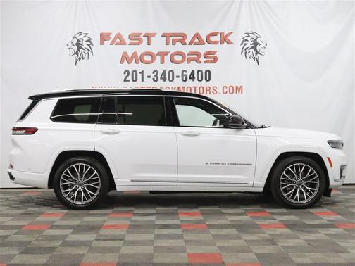 Diamond Black Crystal Pearlcoat 2023 Jeep Grand Cherokee L Summit Reserve