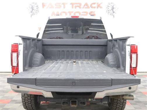 Oxford White 2022 Ford F-350 Lariat