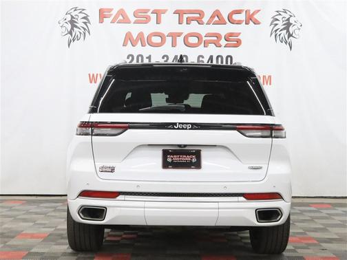 Bright White Clearcoat 2022 Jeep Grand Cherokee Summit