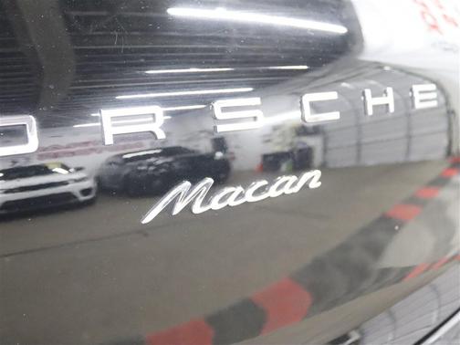 2018 Porsche Macan Macan