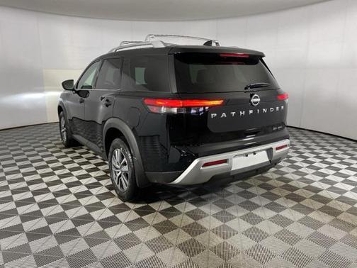 2025 Nissan Pathfinder SL 4WD