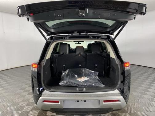 2025 Nissan Pathfinder SL 4WD