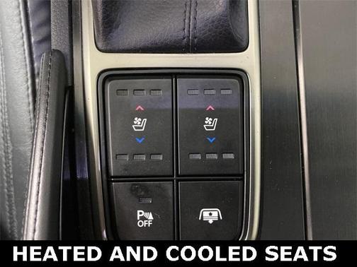 Photo 4 of 26 of 2014 Hyundai Azera Limited