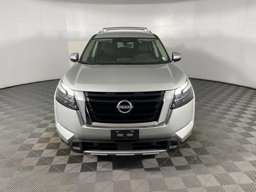 2025 Nissan Pathfinder SL 4WD
