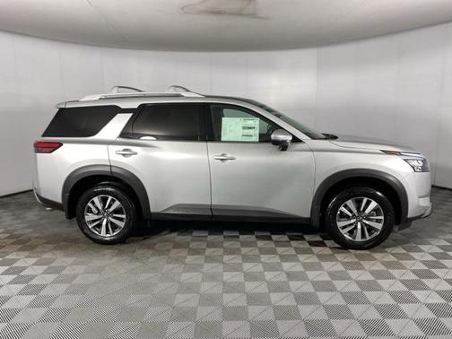 2025 Nissan Pathfinder SL 4WD