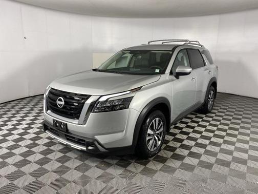 2025 Nissan Pathfinder SL 4WD