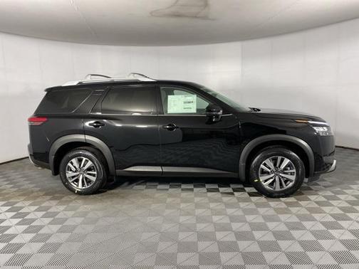 2025 Nissan Pathfinder SL 4WD