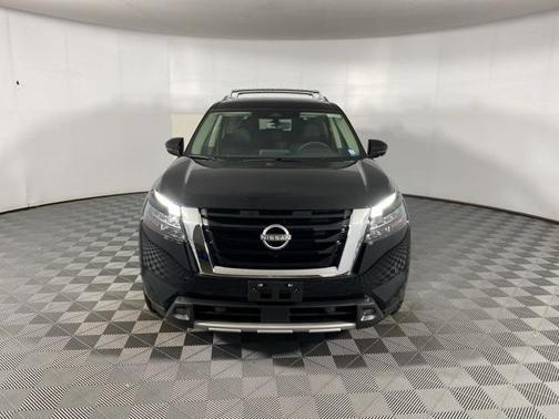 2025 Nissan Pathfinder SL 4WD