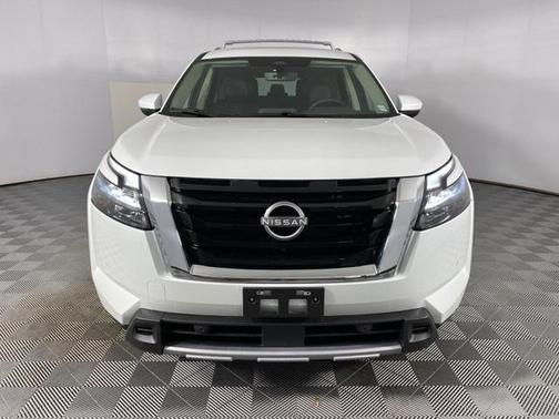 2025 Nissan Pathfinder SL 4WD