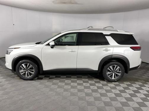 2025 Nissan Pathfinder SL 4WD