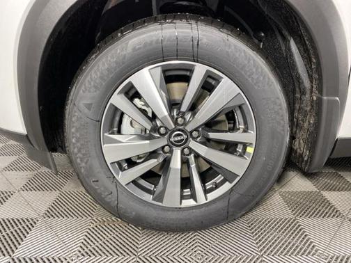 2025 Nissan Pathfinder SL 4WD