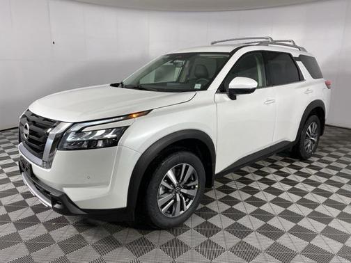2025 Nissan Pathfinder SL 4WD