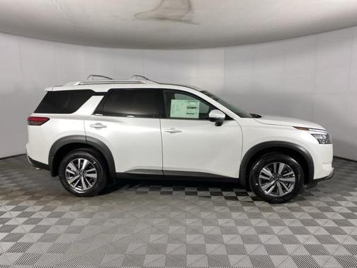 2025 Nissan Pathfinder SL 4WD