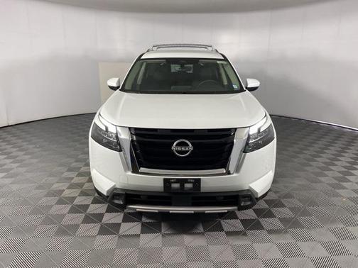 2025 Nissan Pathfinder SL 4WD