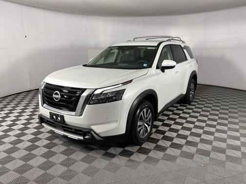2025 Nissan Pathfinder SL 4WD