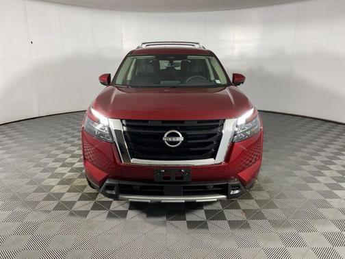 2025 Nissan Pathfinder SL 4WD