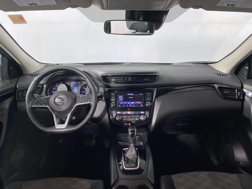 2022 Nissan Rogue Sport SV