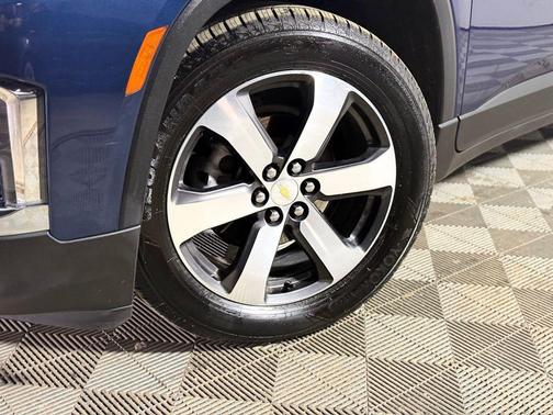 Northsky Blue Metallic 2023 Chevrolet Traverse LT Leather