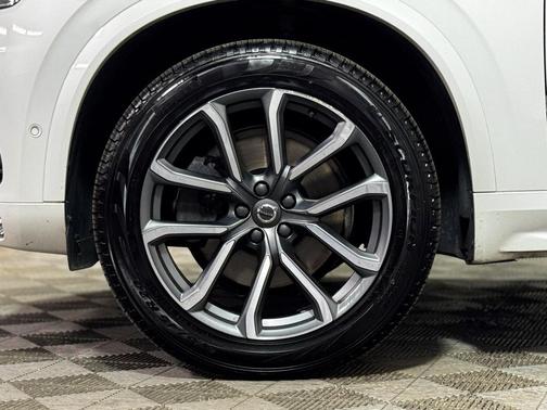 2019 Volvo XC90 T6 Momentum