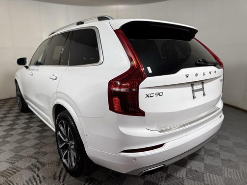 2019 Volvo XC90 T6 Momentum