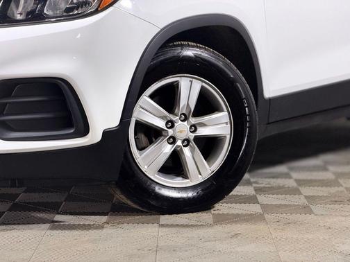 Summit White 2020 Chevrolet Trax LS
