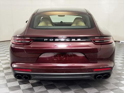 2018 Porsche Panamera 4